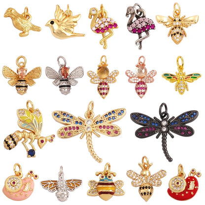 Magnifiques breloques de différents modèles: flamant, oiseau, abeille, libellule, abeille et plusieurs autres!
