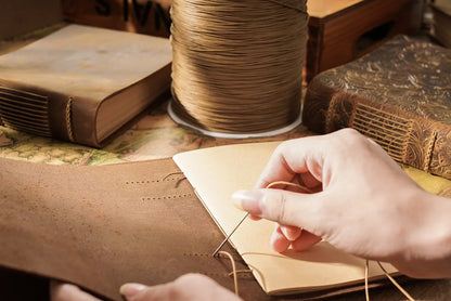 Carnet vintage en cuir cousu à la main de haute qualité, avec papier intérieur écologique